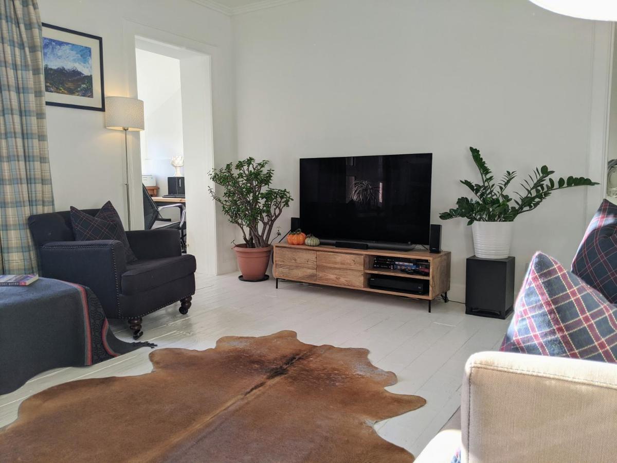 Central Hawick Spacious Stylish Flat With Log Burner Exterior foto